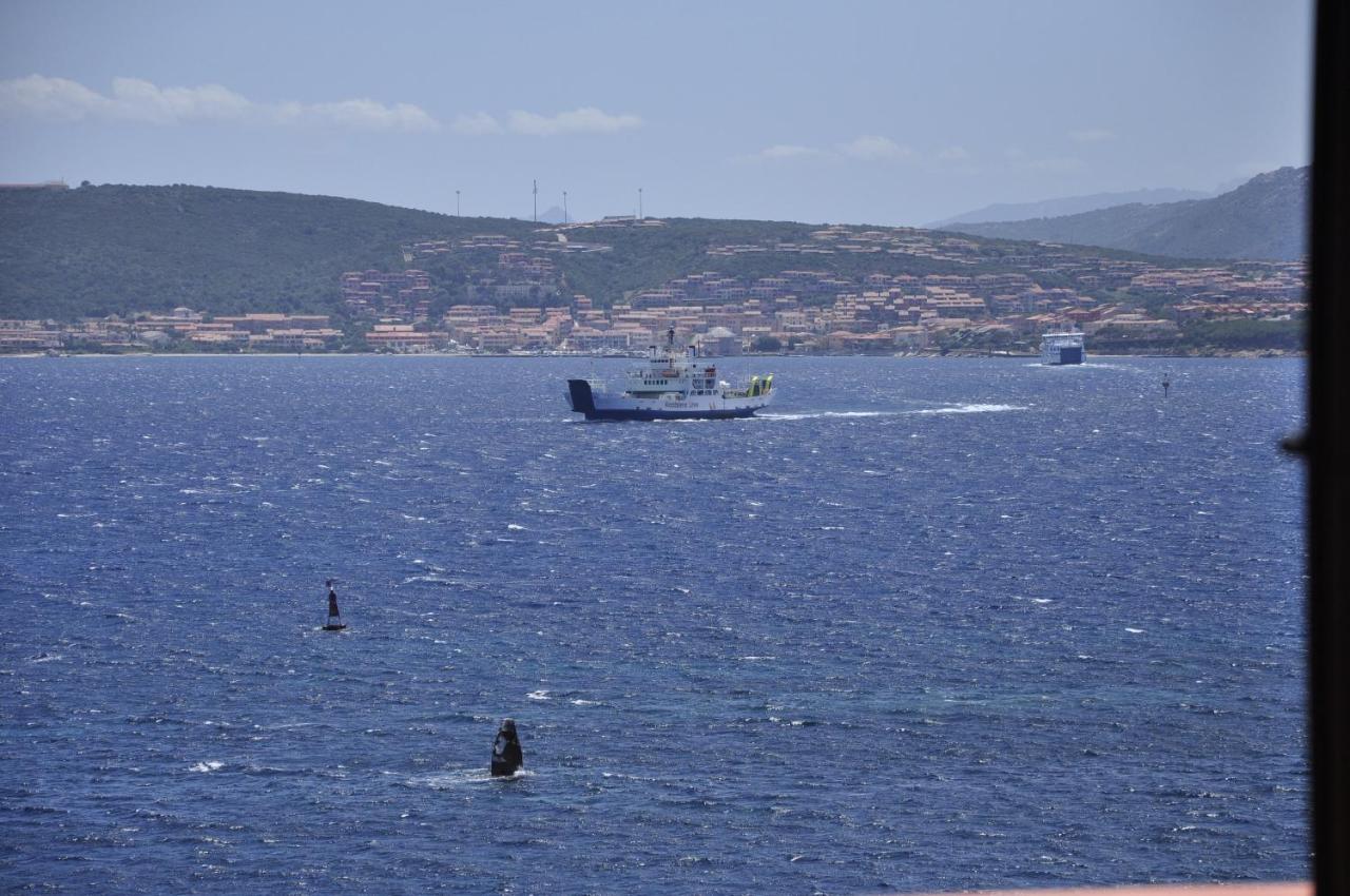 Appartamentino Panoramico...Con Finestra Sul Mare! Ла Мадалена Екстериор снимка