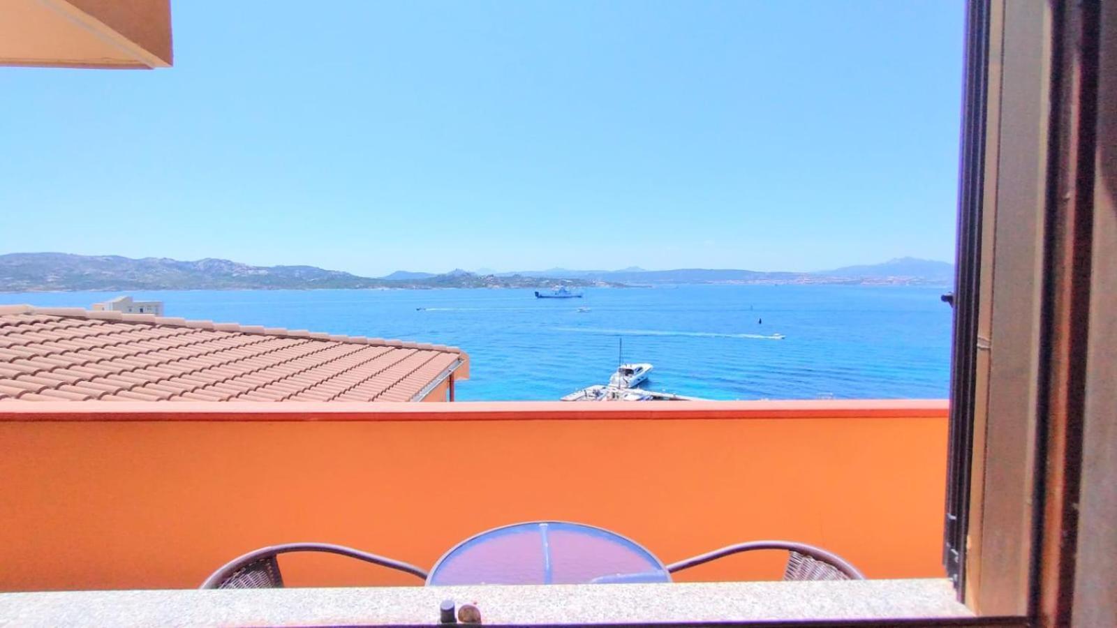 Appartamentino Panoramico...Con Finestra Sul Mare! Ла Мадалена Екстериор снимка
